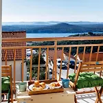 アパート Summer Breeze - Quiet Place With A Spectacular View And A Garden