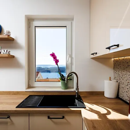 Summer Breeze - Quiet Place With A Spectacular View And A Garden