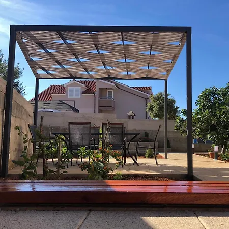 Summer Breeze - Quiet Place With A Spectacular View And A Garden Apartman Sibenik