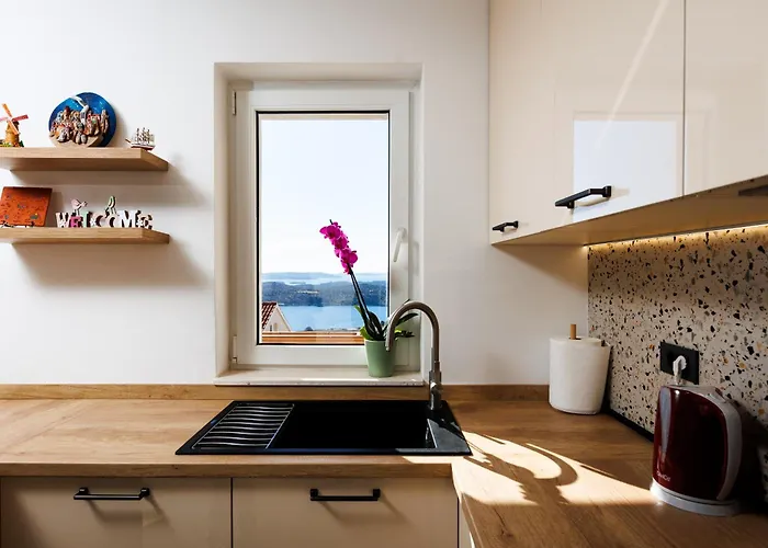 Summer Breeze - Quiet Place With A Spectacular View And A Garden