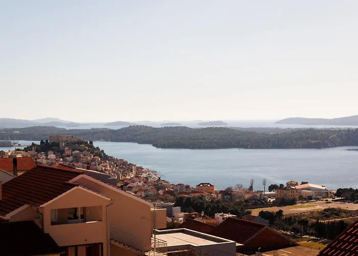 Appartement Summer Breeze - Quiet Place With A Spectacular View And A Garden Šibenik
