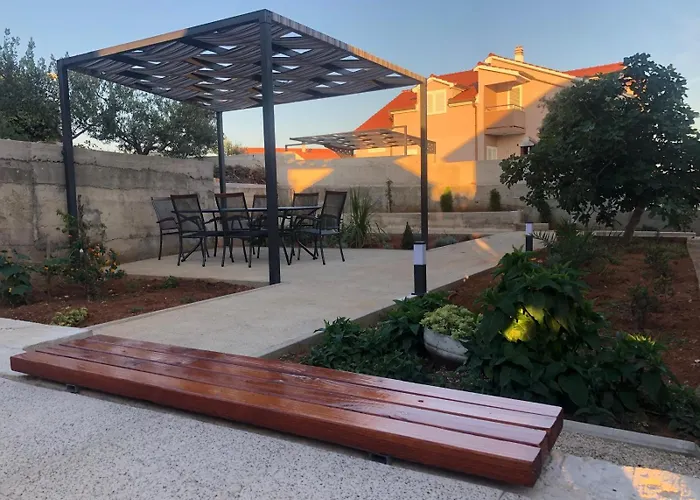 Summer Breeze - Quiet Place With A Spectacular View And A Garden Šibenik